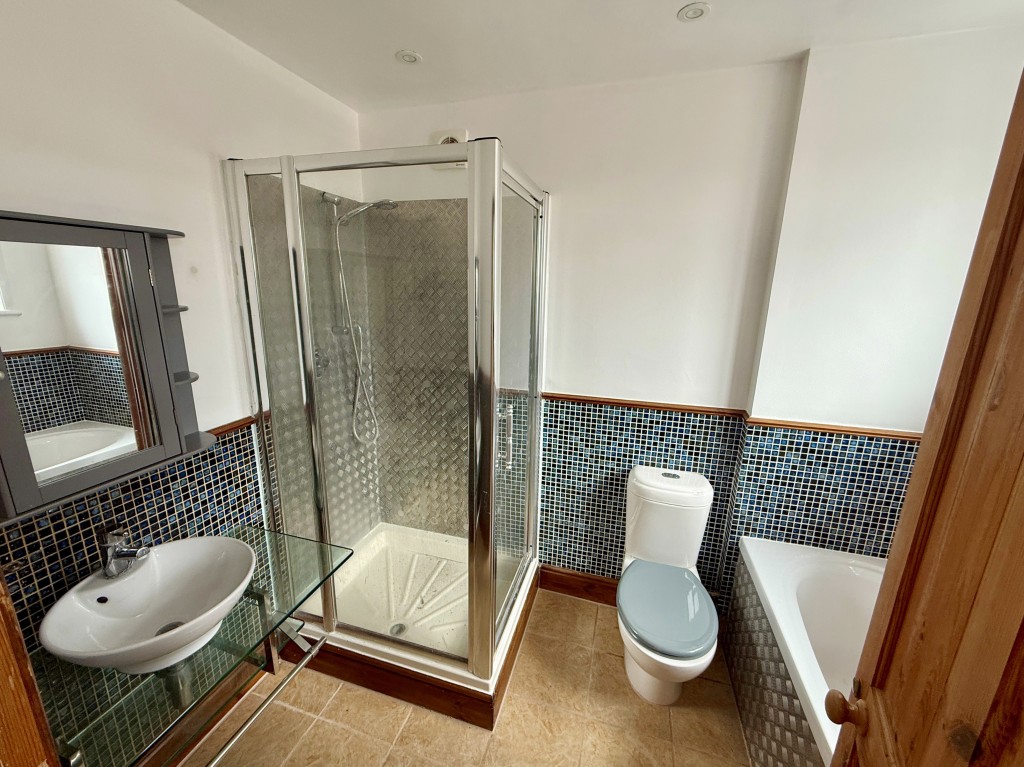 Lot: 131 - SPACIOUS THREE-BEDROOM SEMI IN GOOD LOCATION - Bathroom with shower and W.C.